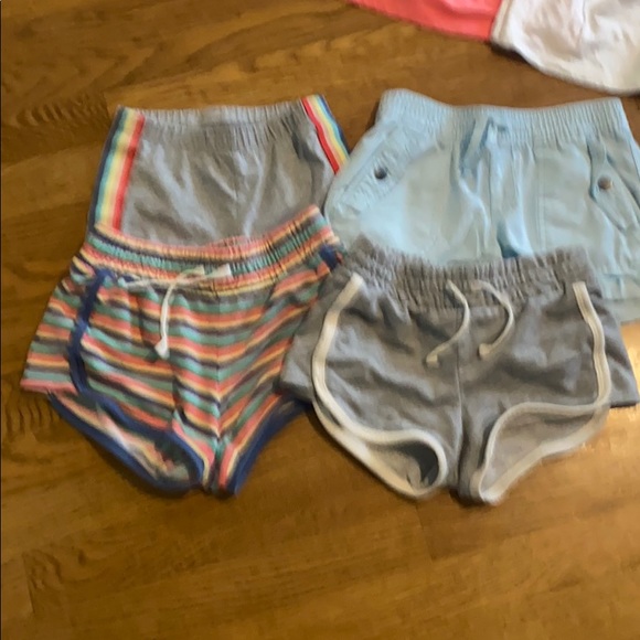 *Gap kids bundle size s perfect condition- a steal for spring / summer - Picture 5 of 7